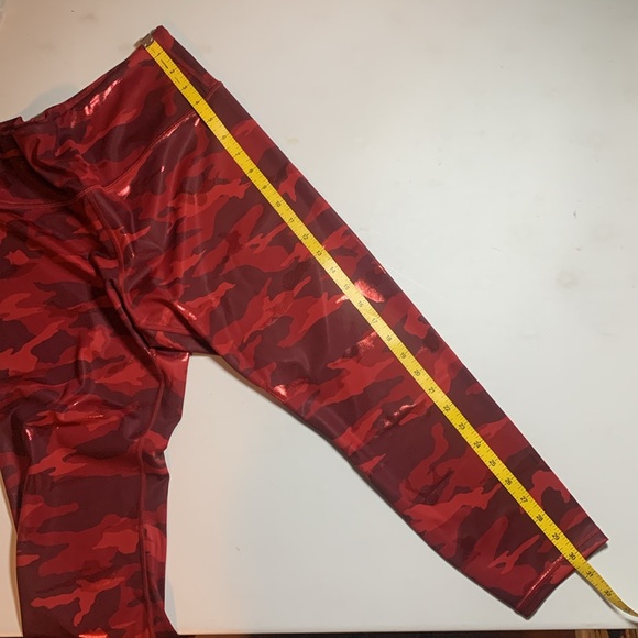 NWOT Athleta Elation Train Printed 7/8 Legging XL in Red & Metallic Camo - Picture 11 of 12